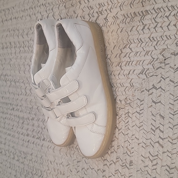 Michael Kors MK CRAIG Optic White Patent Athletic Sneakers Shoes Flats 7 M - Picture 2 of 3